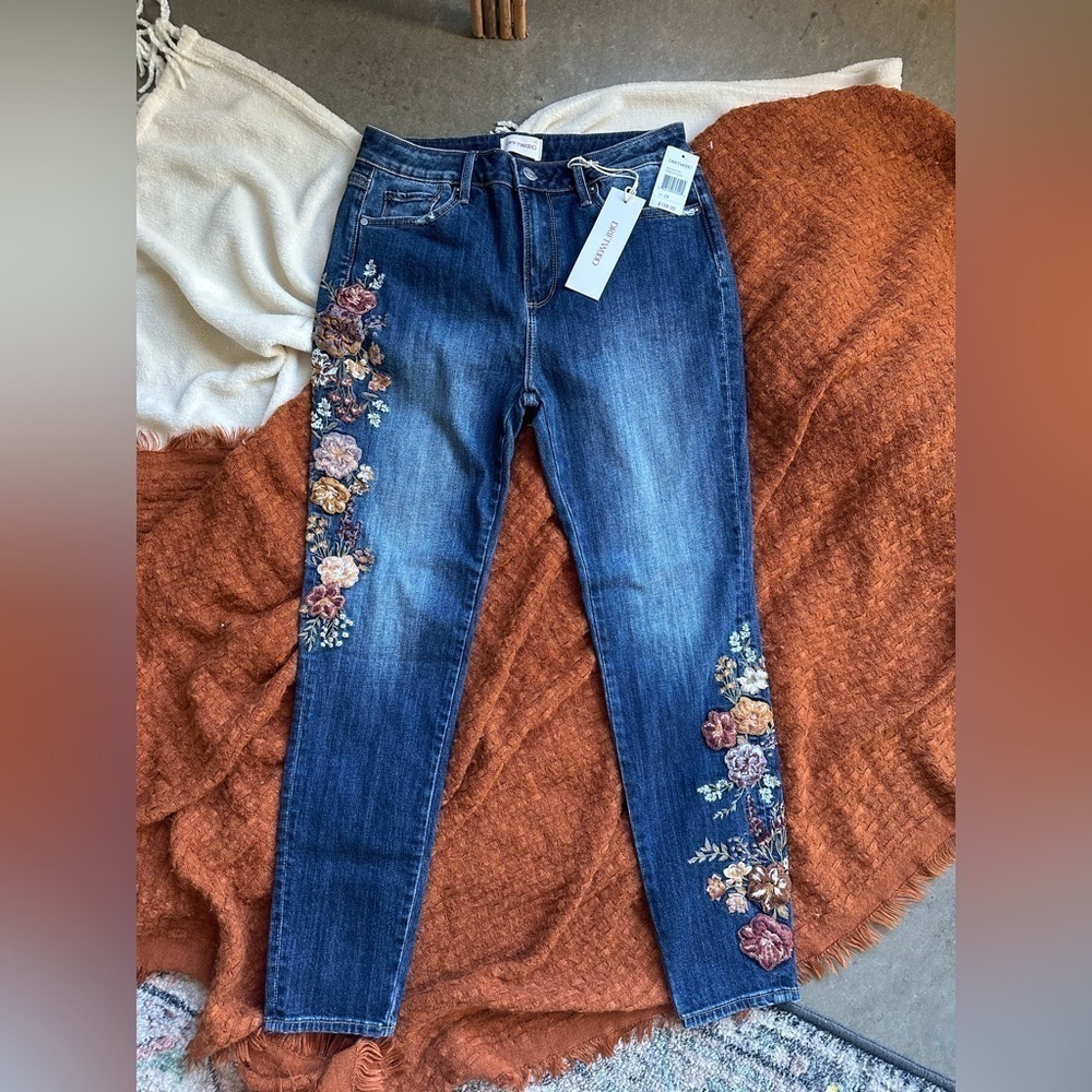 Driftwood Jackie embroidered jeans size 28 nwt - Picture 3 of 3